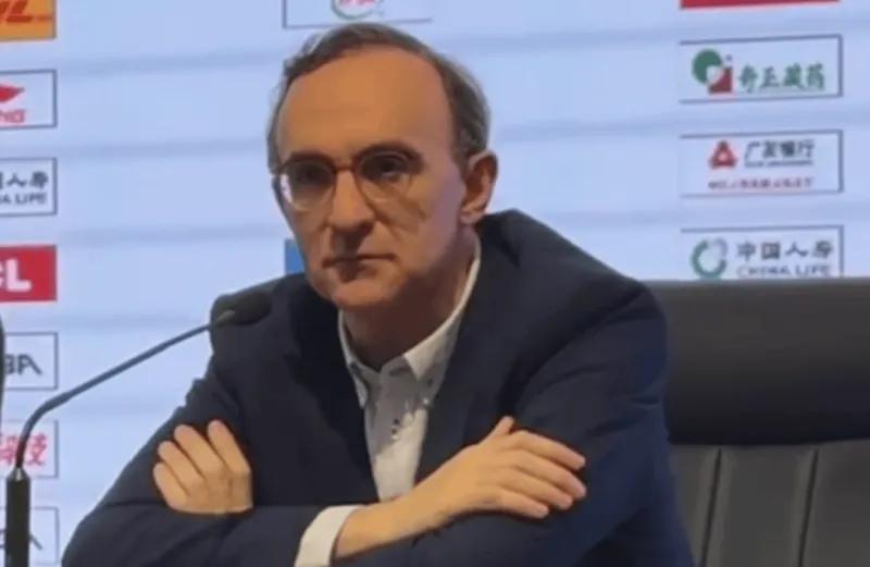 华体会HTH-胜江苏发布会！乌戈强调打出了风格、点出重组，莫兰德赞乌戈能力